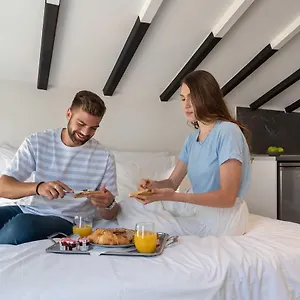 Thess Residences דירה